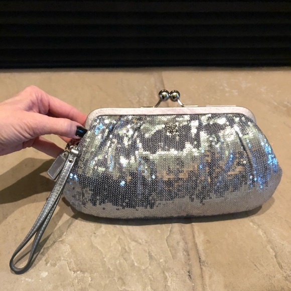 Coach NWT clutch - Picture 5 of 9